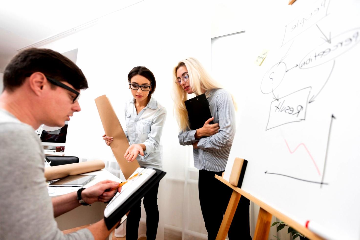 Professional financial education environment showing supportive learning atmosphere